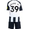 Köpa Billiga Barn Newcastle United Hemmatröja 2024/25 Bruno Guimaraes 39 Kortärmad (+ Korta byxor)