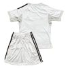 Köp Barn Fotbollströjor Real Madrid Hemmatröja 2025/26 Fotbollssats Kortärmad (+ Shorts)-1