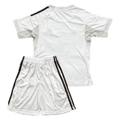 Köp Barn Fotbollströjor Real Madrid Hemmatröja 2025/26 Fotbollssats Kortärmad (+ Shorts)-1