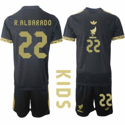 Köp Mexiko 2025 Gold Cup Fotbollströja Barn Roberto Alvarado 22 Fotbollsklädset Kortärmad + Shorts