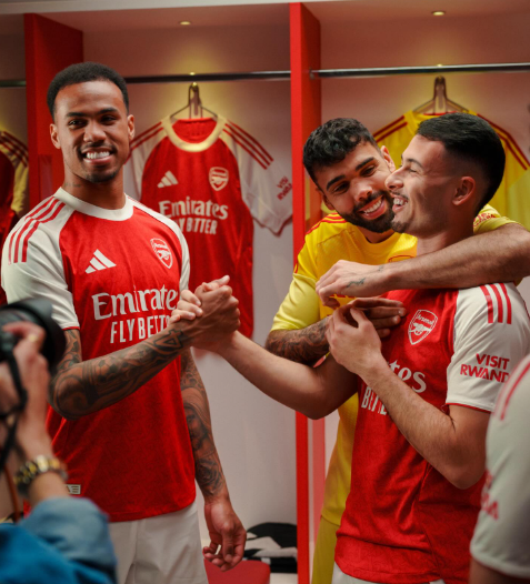 Röd Arsenal FC 2025-26 hemmatröja