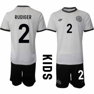 Köp Tyskland Barn Hemmatröja 2025/26 Antonio Rüdiger 2 Fotbollsställ Kortärmad (+ Korta byxor) – Tysklands 125-årsjubileumskit