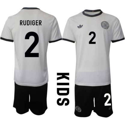 Köp Tyskland Barn Hemmatröja 2025/26 Antonio Rüdiger 2 Fotbollsställ Kortärmad (+ Korta byxor) – Tysklands 125-årsjubileumskit