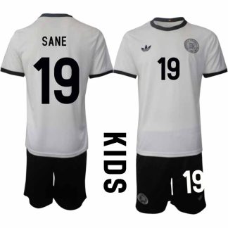 Köp Tyskland Barn Hemmatröja 2025/26 Leroy Sané 19 Fotbollsställ Kortärmad (+ Korta byxor) – Tysklands 125-årsjubileumskit