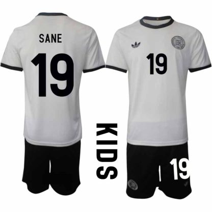Köp Tyskland Barn Hemmatröja 2025/26 Leroy Sané 19 Fotbollsställ Kortärmad (+ Korta byxor) – Tysklands 125-årsjubileumskit