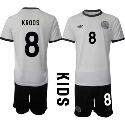 Köp Tyskland Barn Hemmatröja 2025/26 Toni Kroos 8 Fotbollsställ Kortärmad (+ Korta byxor) – Tysklands 125-årsjubileumskit