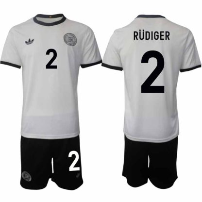 Köp Tyskland Herr Hemmatröja 2025/26 Antonio Rüdiger 2 Fotbollsställ Kortärmad (+ Korta byxor) – Tysklands 125-årsjubileumskit