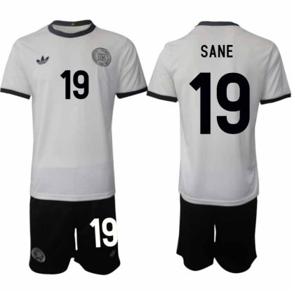 Köp Tyskland Herr Hemmatröja 2025/26 Leroy Sané 19 Fotbollsställ Kortärmad (+ Korta byxor) – Tysklands 125-årsjubileumskit