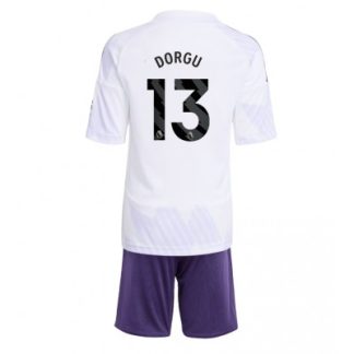 Manchester United Barn Bortaställ 2025/26 Patrick Dorgu 13 Kortärmad Tröja + Shorts