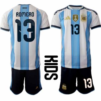 Argentina 2026 VM Hemmaställ Barn Cristian Romero #13 Kortärmad Fotbollströja + Shorts