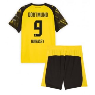 Borussia Dortmund Barn Hemmaställ 2025/26 Serhou Guirassy 9 Tröja + Shorts