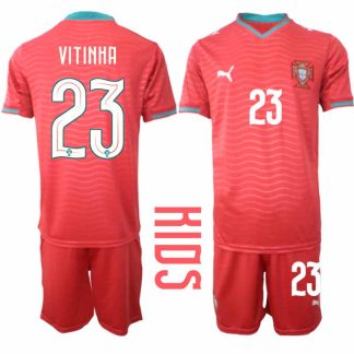 Portugal Barn Hemmaställ VM 2026 Vitinha #23 Kortärmad Fotbollströja med Shorts