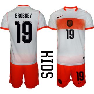 Nederländerna VM 2026 Bortaställ Barn Brian Brobbey 19 Fotbollströja och Shorts