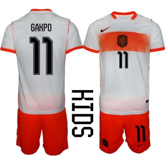 Nederländerna VM 2026 Bortaställ Barn Cody Gakpo 11 Fotbollströja och Shorts