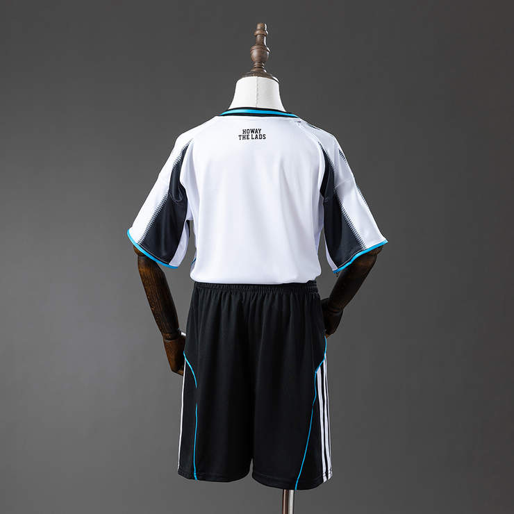 Newcastle United 2025/26 Hemmaställ Barn Fotbollströja med Shorts