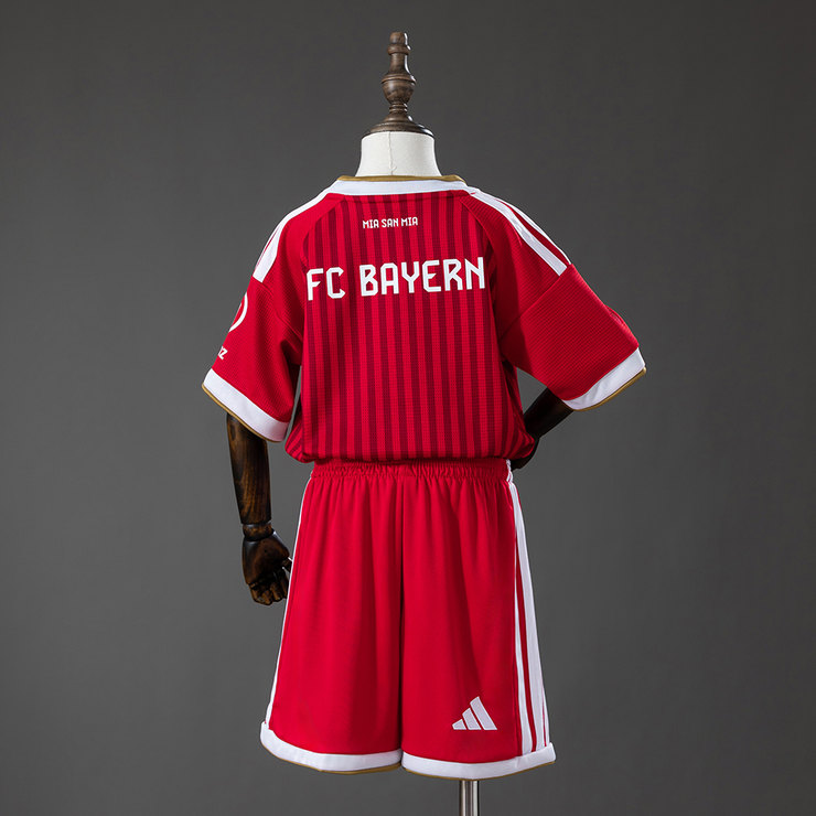 FC Bayern München 2026/27 Hemmaställ Barn med Shorts