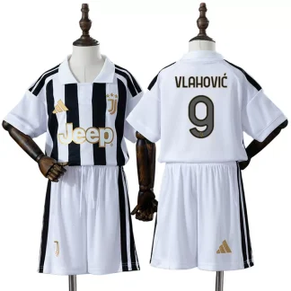 Juventus 2026/27 Dušan Vlahović 9 Hemmaställ Barn Vit Svart med Shorts