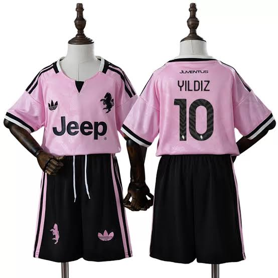 Juventus 2026/27 Kenan Yildiz 10 Bortaställ Barn Rosa med Shorts