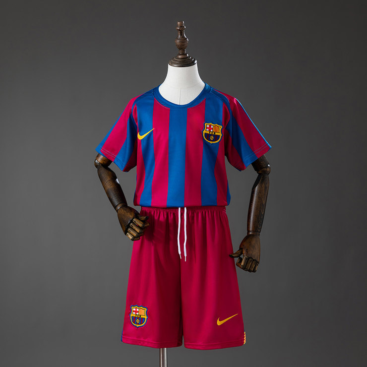 Barcelona 2005/06 La Liga Retro Hemmaställ Barn Blå och Röd med Shorts