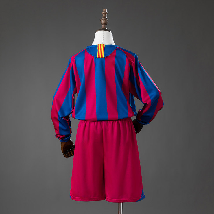 Barcelona 2005/06 Retro Hemmaställ Barn Långärmat Blå och Röd med Shorts