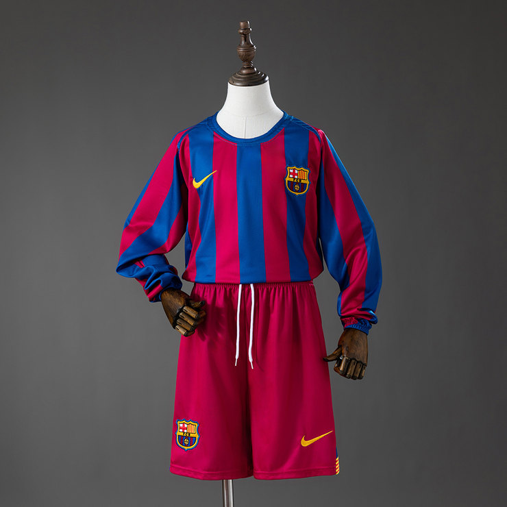 Barcelona 2005/06 Retro Hemmaställ Barn Långärmat Blå och Röd med Shorts
