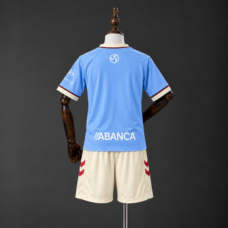 Celta Vigo 2026/27 Hemmaställ Barn Ljusblå Offwhite och Röd med Shorts